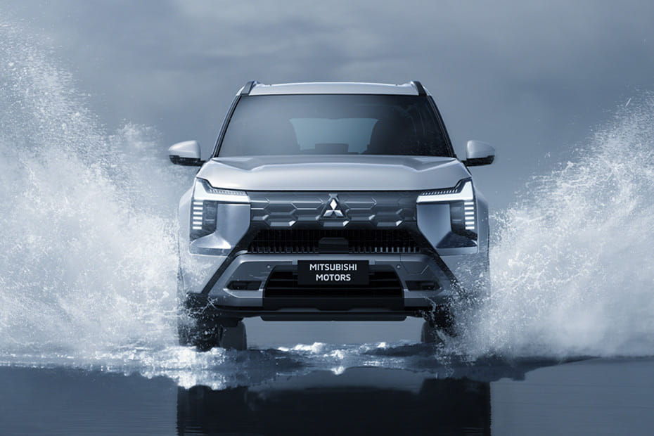 Full Front View of ديستينيتور