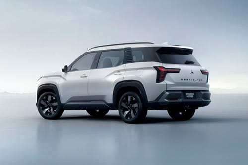 Rear Cross Side View of Mitsubishi Destinator