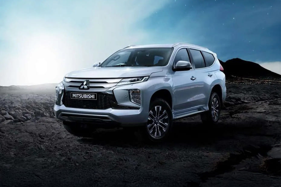 Mitsubishi  Pajero Sport Front angle low view