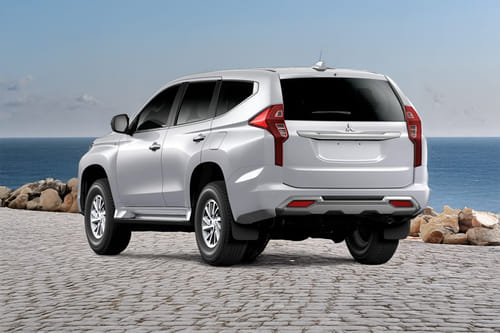 Rear Cross Side View of Mitsubishi Pajero Sport