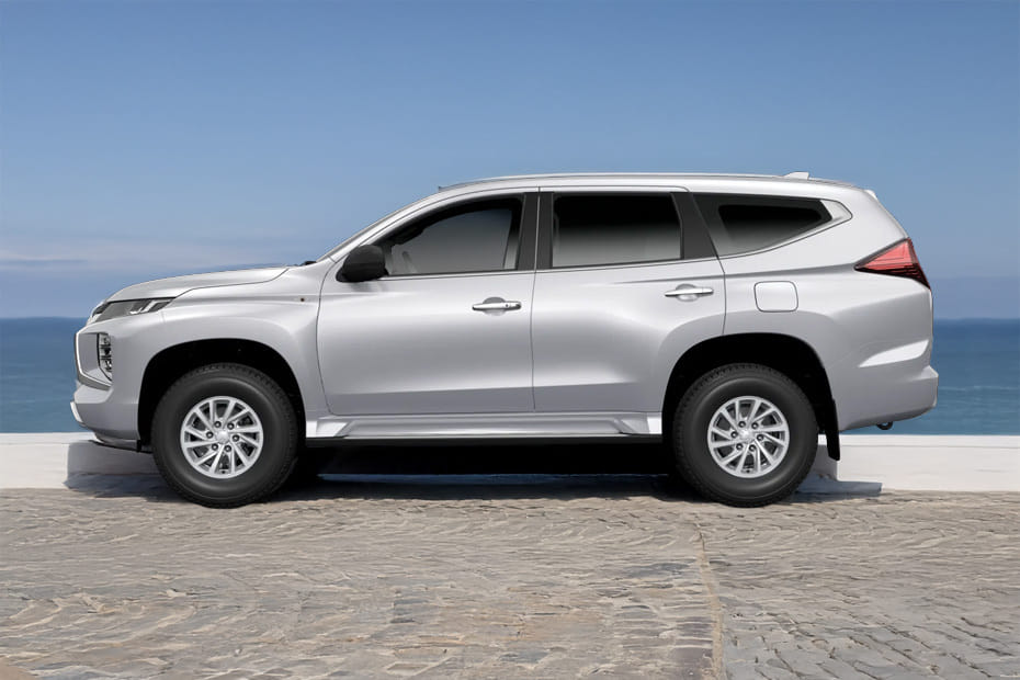 Pajero Sport Side view