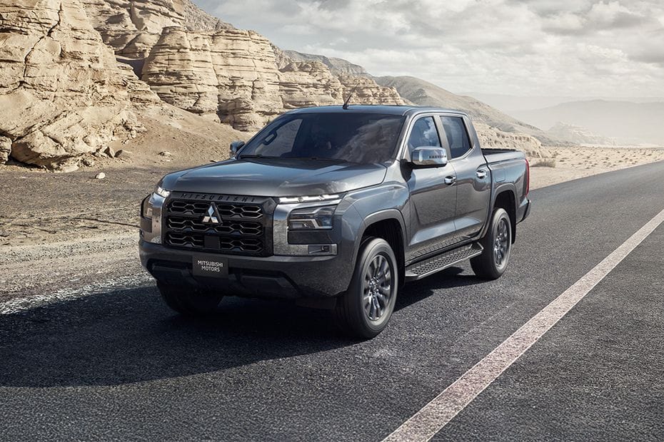 ميتسوبيشي  L200 Front angle low view