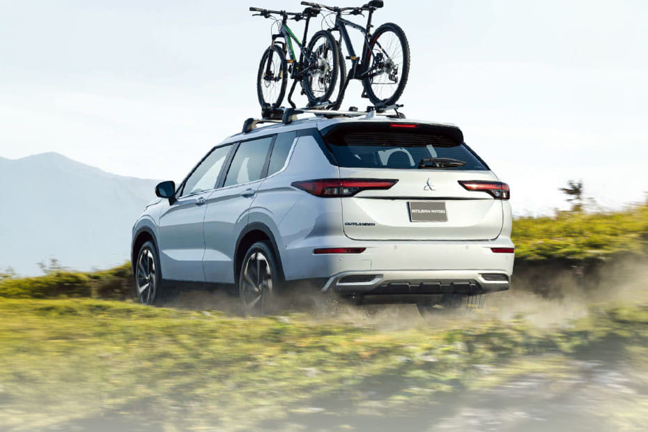 Rear Cross Side View of Mitsubishi Outlander