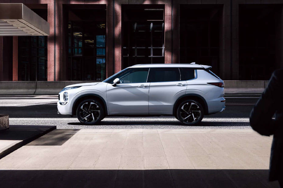 Outlander Side view