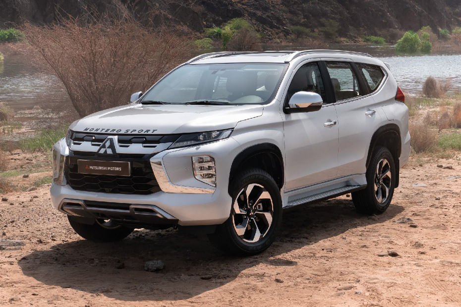 Mitsubishi  Montero Sport Front angle low view