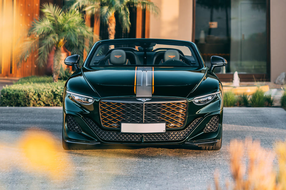 Full Front View of باتور