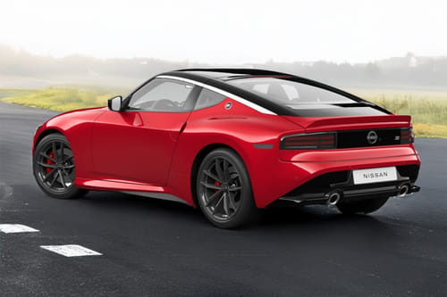 Rear Cross Side View of نيسان Z