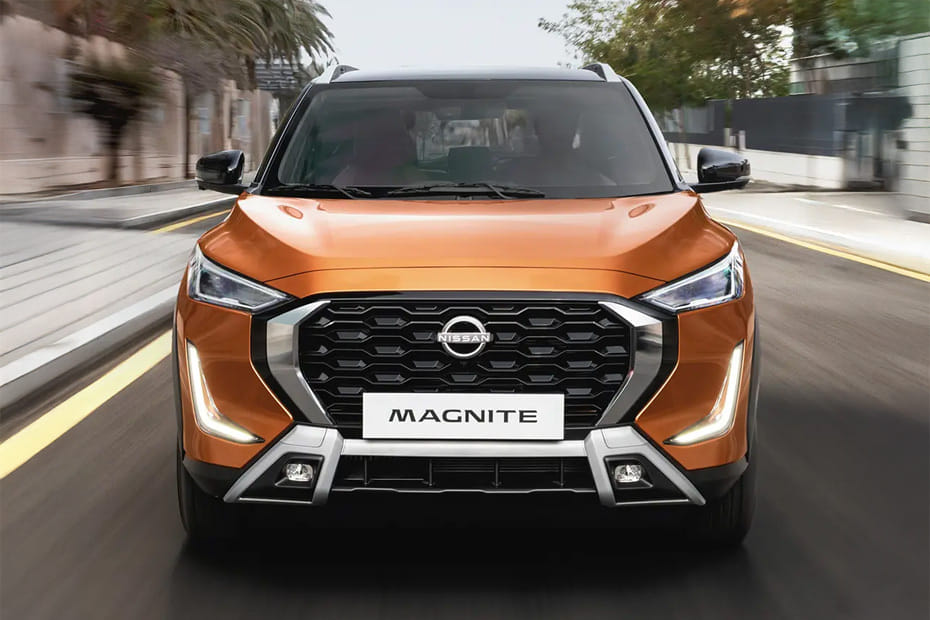 Full Front View of ماغنيت