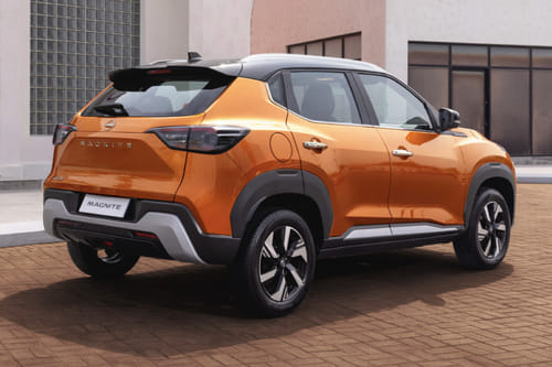 ماغنيت Rear angle view