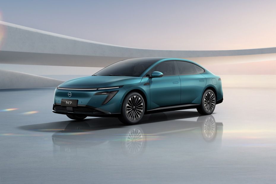 Nissan  N7 Front angle low view