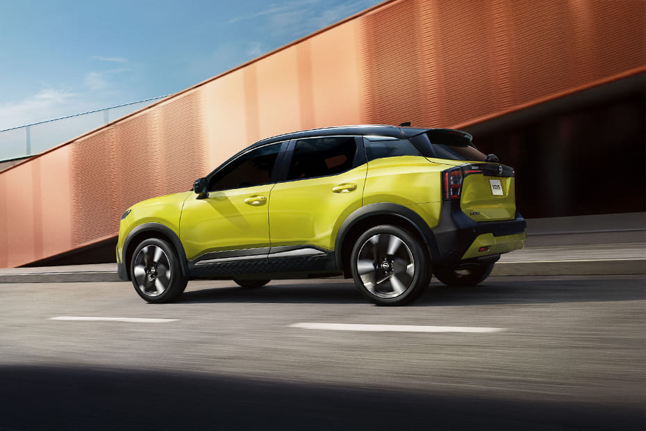 Rear Cross View of Nissan Kicks