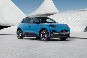 نيسان ميكرا إي في