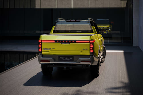 Full Rear View of نيسان فرونتير برو