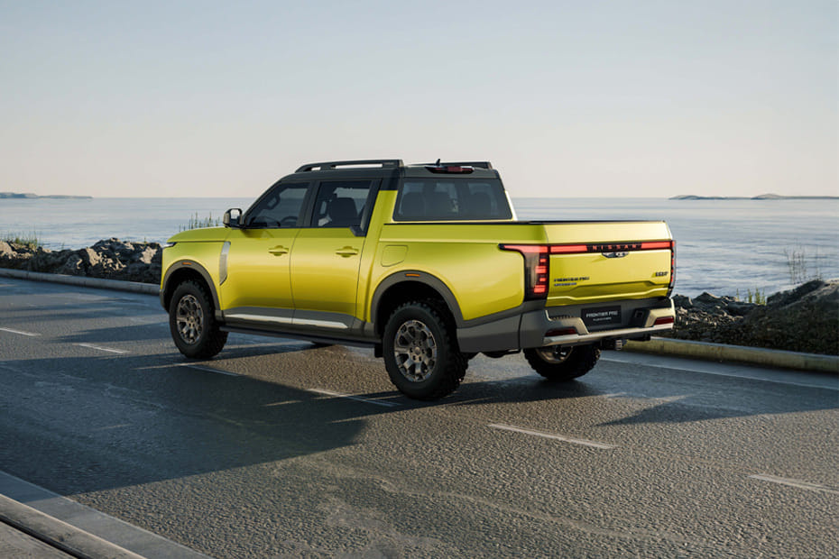 Rear Cross Side View of نيسان فرونتير برو