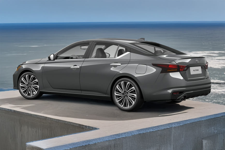 Rear Cross Side View of Nissan Altima