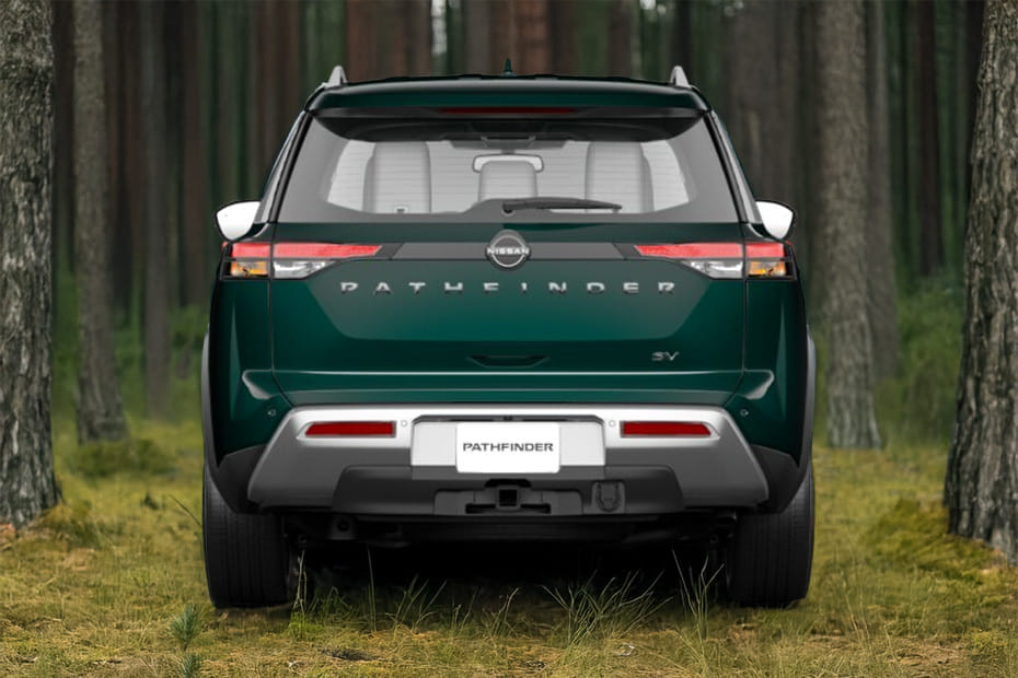 Full Rear View of نيسان باثفايندر