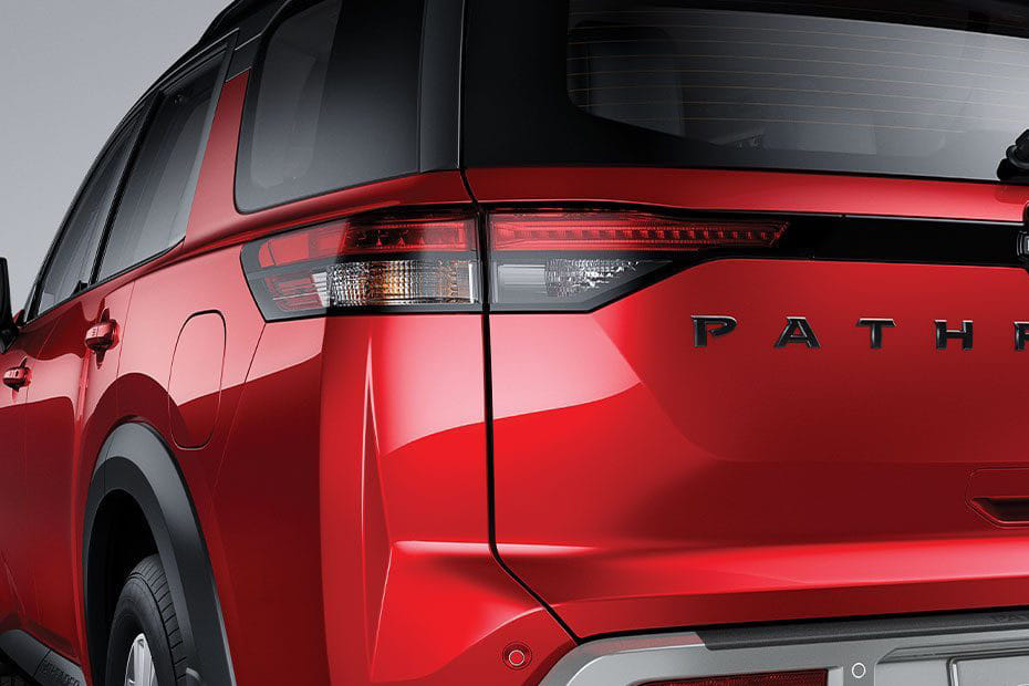 باثفايندر Tail light