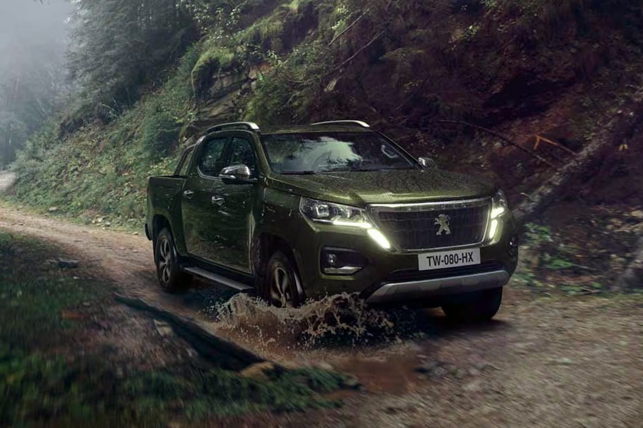 Peugeot Landtrek Front Medium View