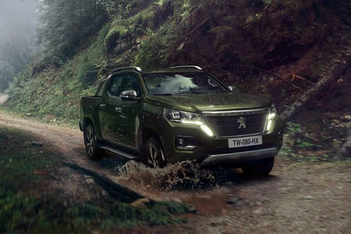 Peugeot Landtrek Front Medium View