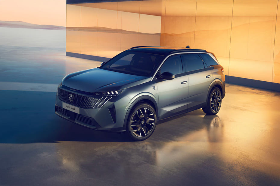 Peugeot  5008 Front angle low view