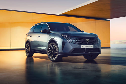 Peugeot 5008 Front Medium View