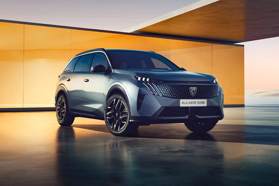 Peugeot 5008 Front Medium View