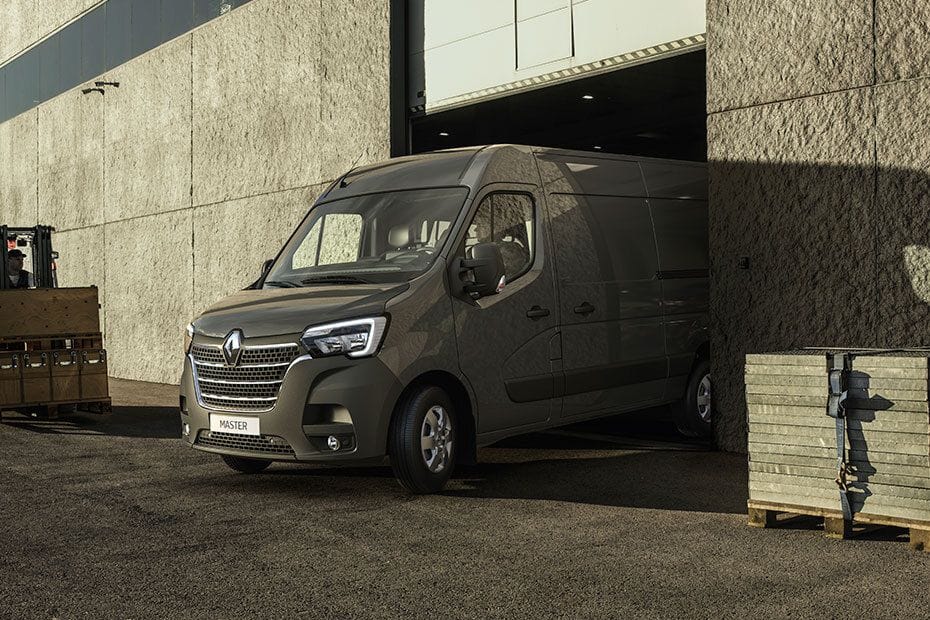 ماستر Medium Angle Front View