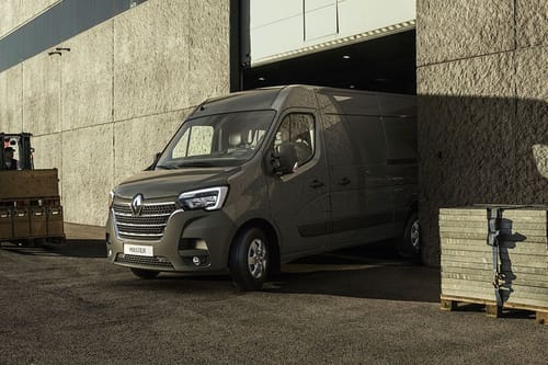 ماستر Medium Angle Front View