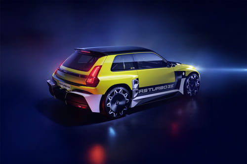 ٥ تيربو ٣ إي Rear angle view