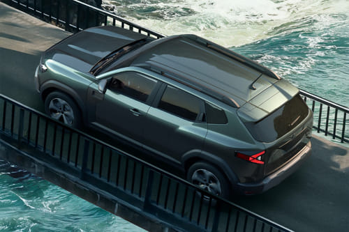 Rear Cross Side View of رينو داستر