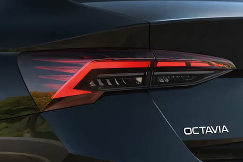 اوكتافيا Tail light