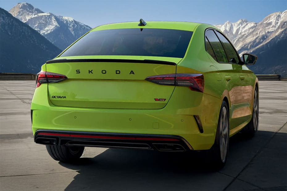 Full Rear View of سكودا أوكتافيا آر إس