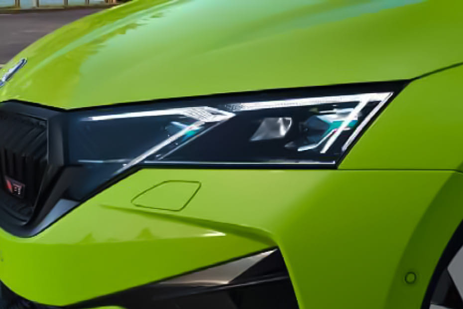 أوكتافيا آر إس Headlight