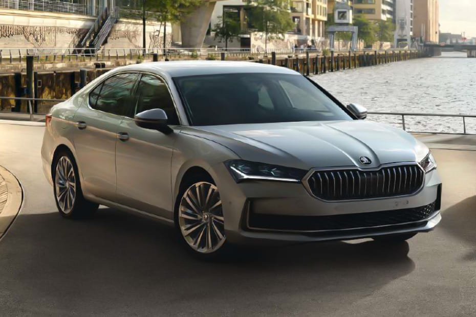 Skoda Superb Front Medium View