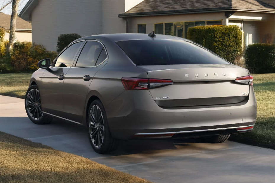 Rear Medium View of Skoda Superb