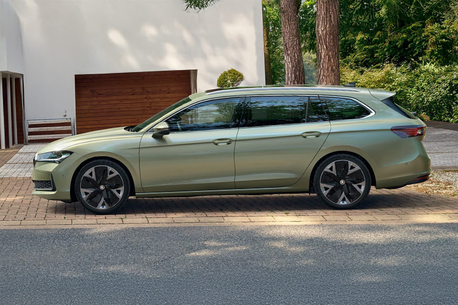 Superb Wagon Side view