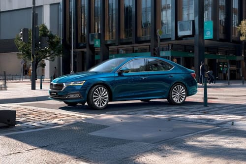 Rear Cross View of Skoda Octavia (2022-2024)