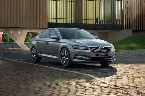 سكودا سوبيرب (2022-2025) Front Medium View
