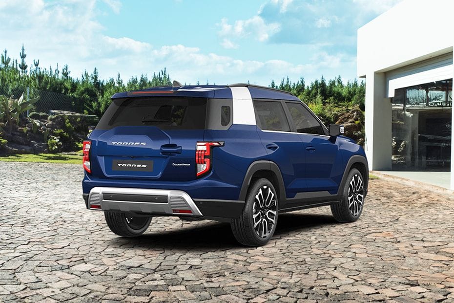Rear Cross Side View of Ssangyong Torres