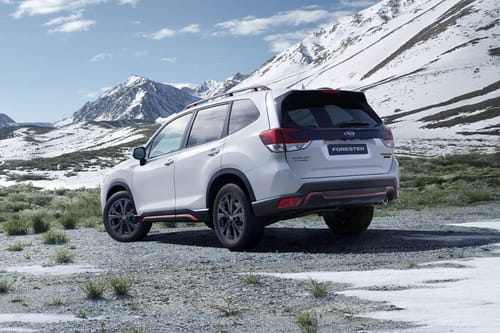 Rear Cross Side View of سوبارو فوريستر