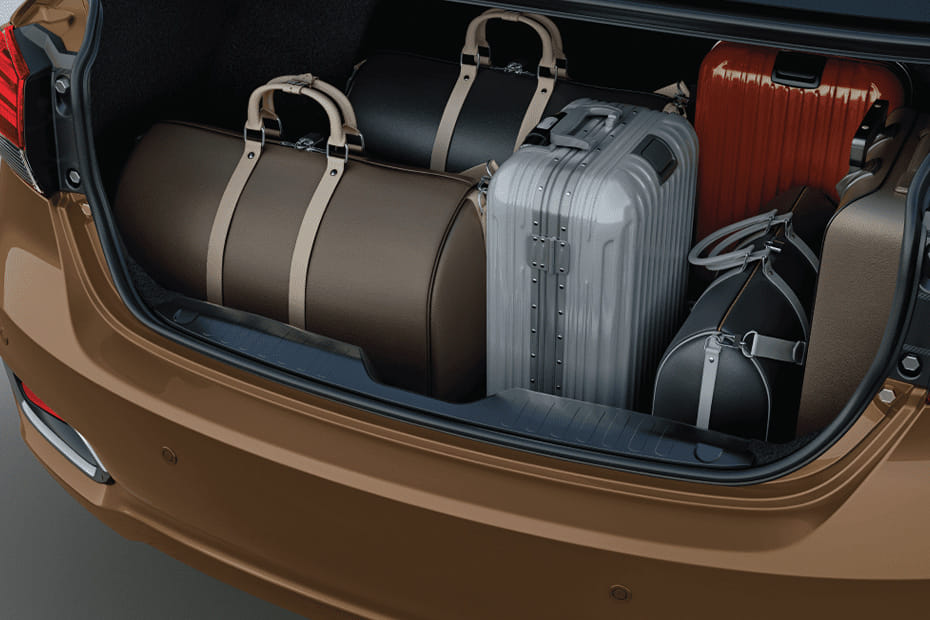 Trunk Open Closer View of سياز