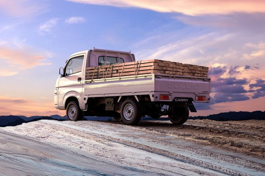 Rear Cross Side View of Suzuki Carry
