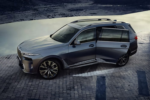 BMW  X7 Front angle low view
