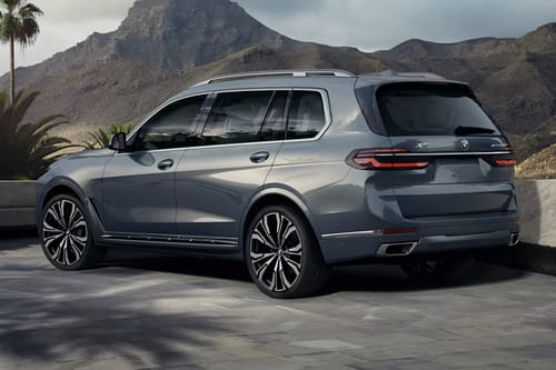 Rear Cross Side View of BMW X7