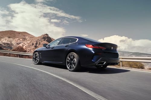 Rear Cross Side View of بي إم دبليو الفئة 8 جران كوبيه