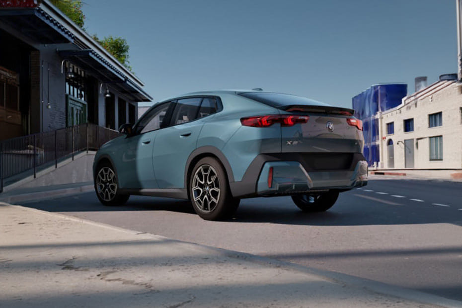 Rear Cross Side View of بي إم دبليو X2