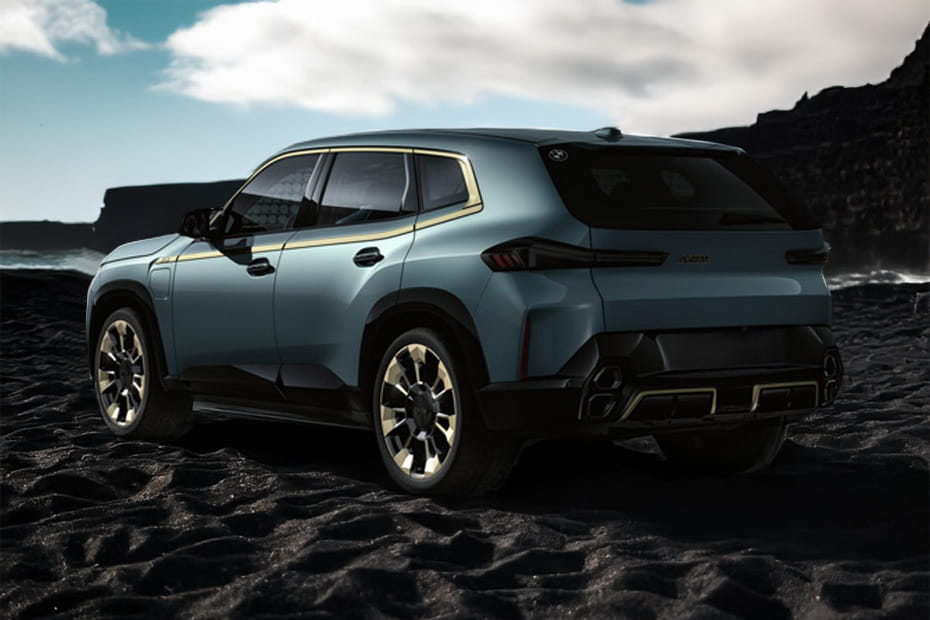 Rear Cross Side View of بي إم دبليو XM