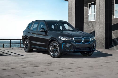 بي إم دبليو IX3 (2024-2025) Front Medium View