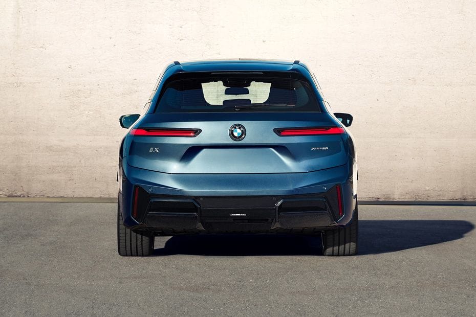 Full Rear View of بي إم دبليو IX 2026