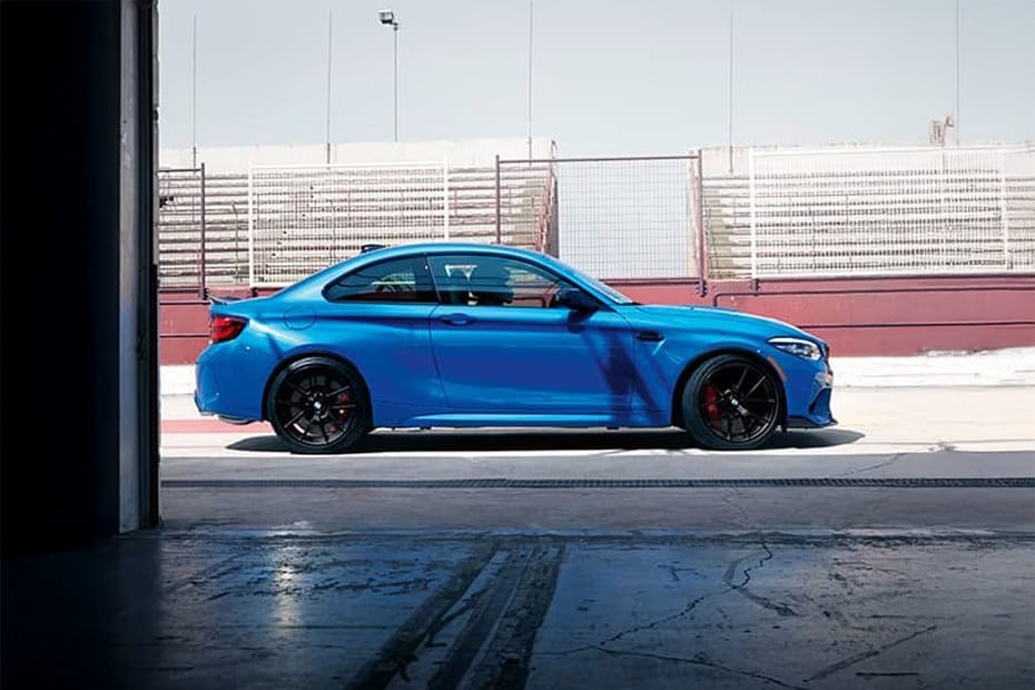 إم 2 سي إس Medium Angle Front View